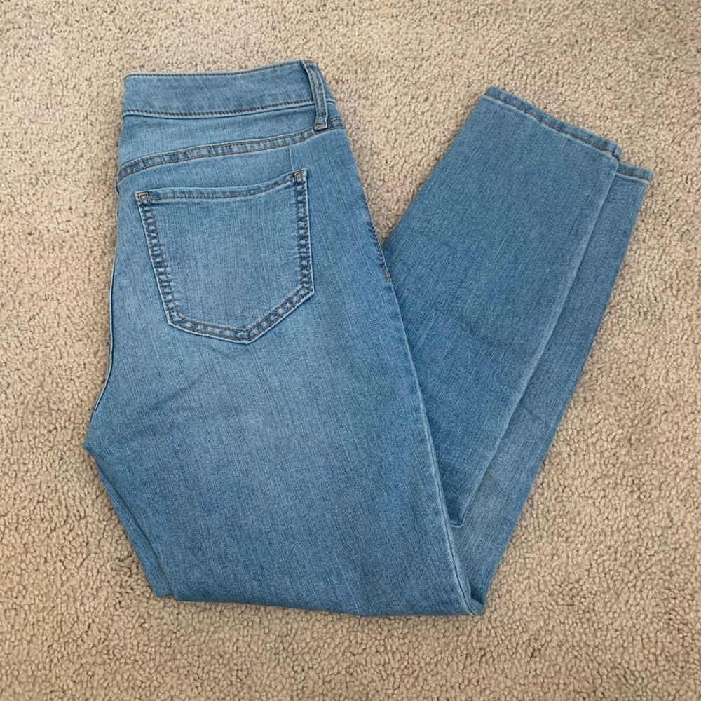 Old Navy size 6 short light wash denim